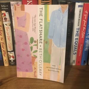 2/$12💵 The Flatshare: Beth O’Leary